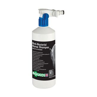 Aqueos Anti-Bacterial Horse Shampoo with Hose Applicator - 1 litre