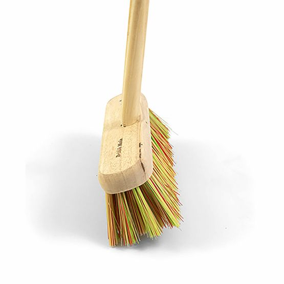HILLBRUSH MEDIUM RIO SWEEPING BROOM WITH HANDLE
