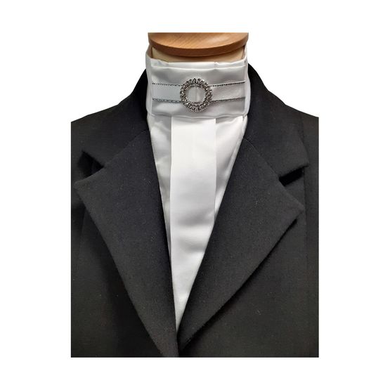 ShowQuest Regency Stock 2022 Cluster - White